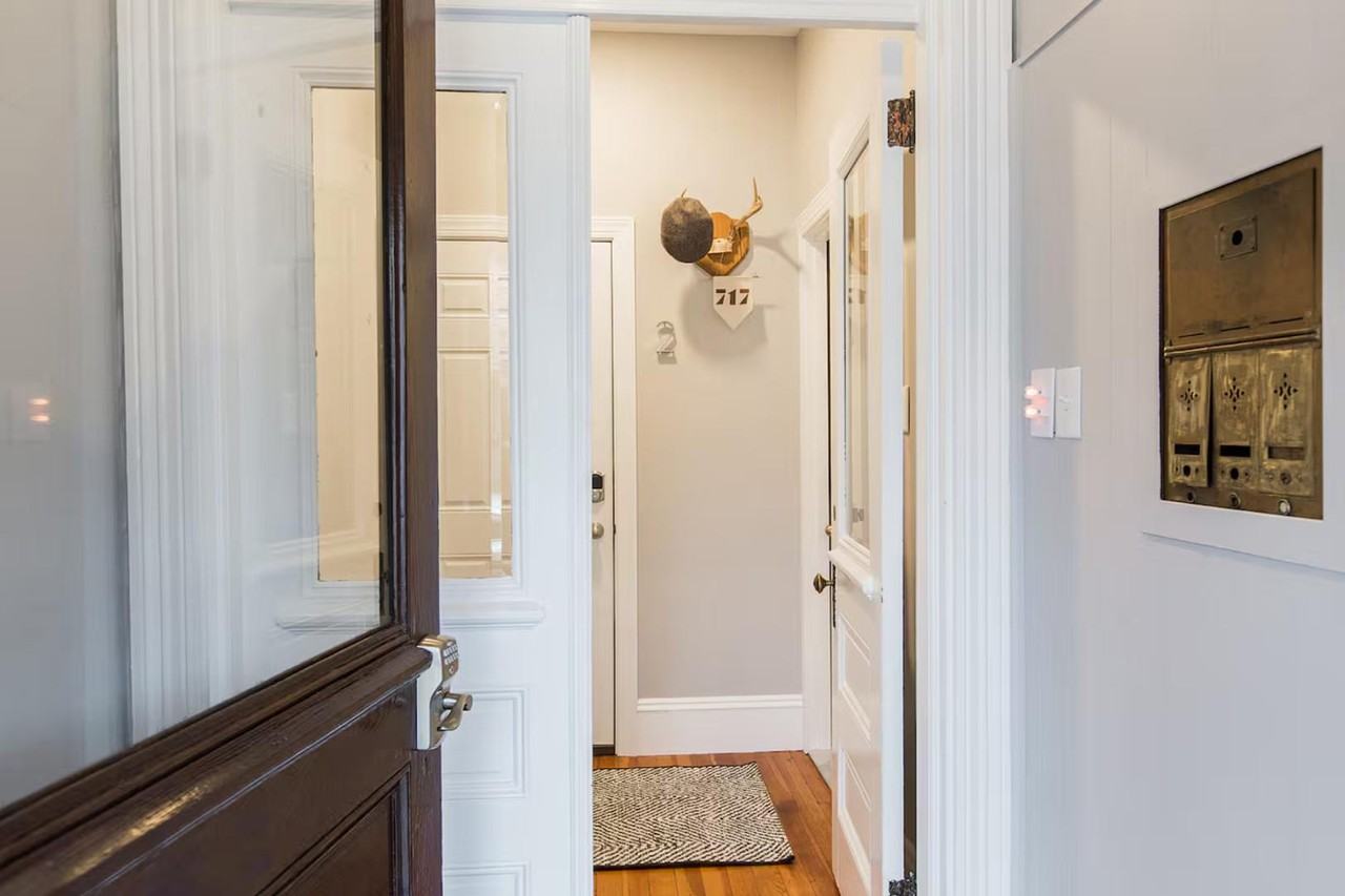 329 E New St 2 FL - Photo 2 of 10