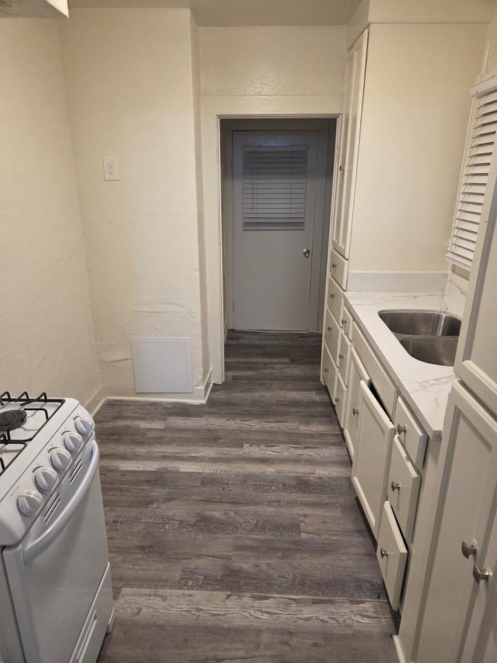 4052 South Normandie Avenue #1 - Photo 3 of 14