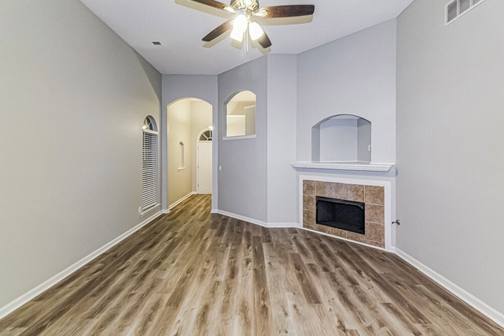 7138 Queens Crown Ct - Photo 6 of 18