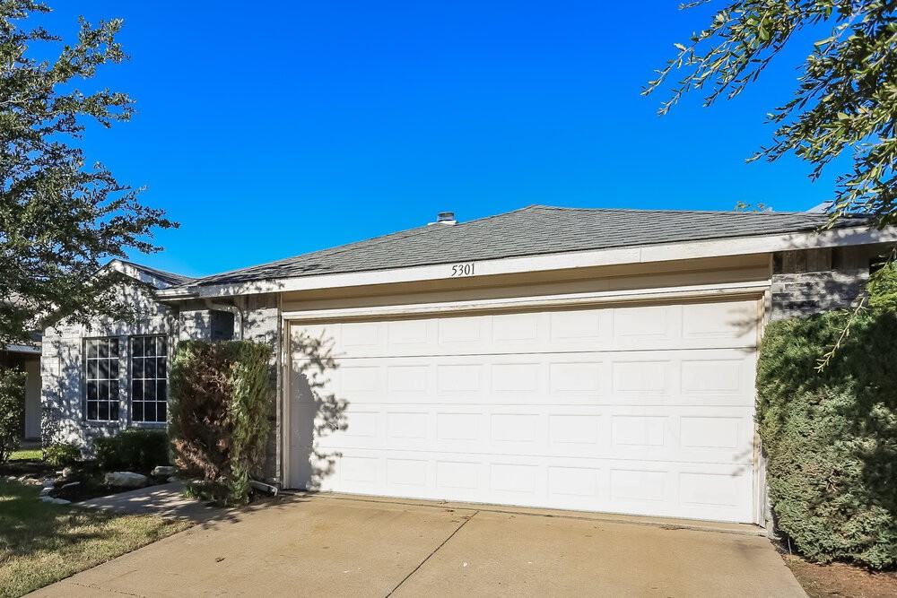 5301 Royal Burgess Dr - Photo 2 of 16