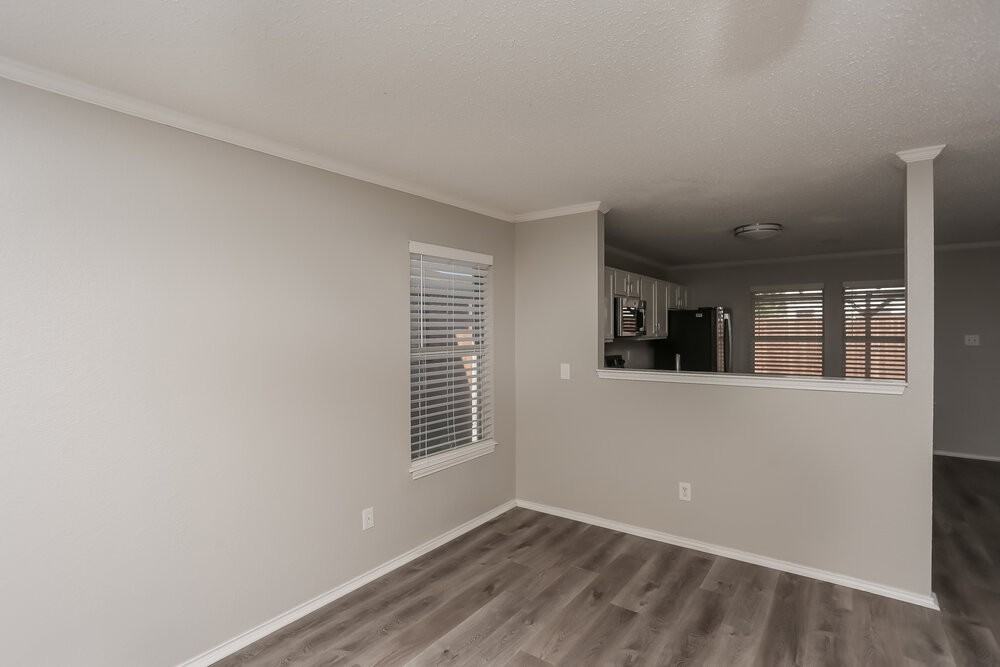 5301 Royal Burgess Dr - Photo 5 of 16