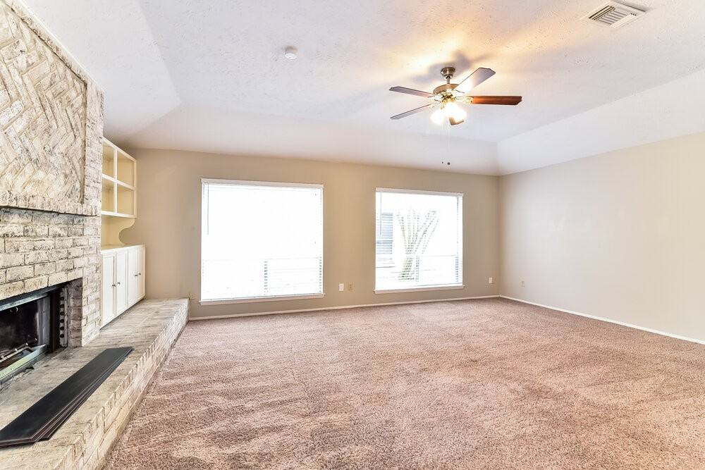 4606 Lost Lake Ln - Photo 4 of 16