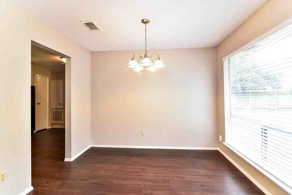 4606 Lost Lake Ln - Photo 5 of 16