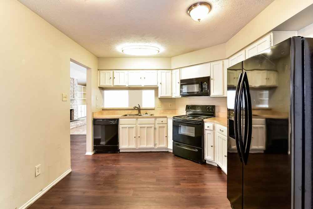 4606 Lost Lake Ln - Photo 7 of 16