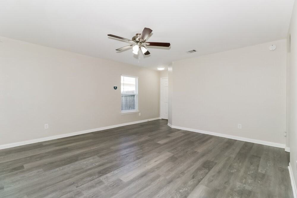 428 Ruby Court - Photo 4 of 16