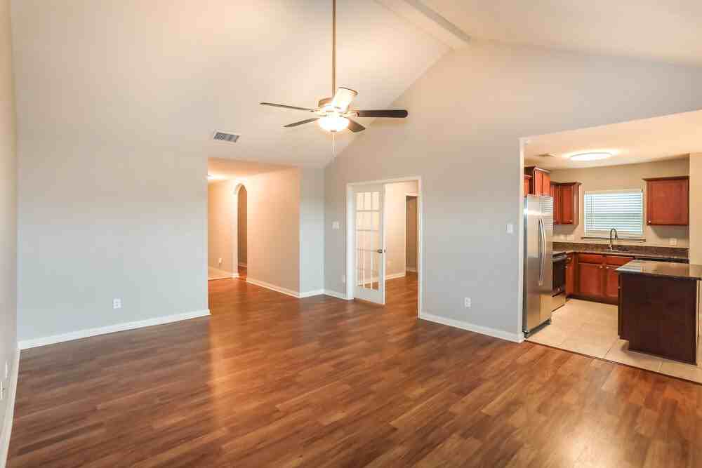 111 Cottonwood Dr - Photo 4 of 16