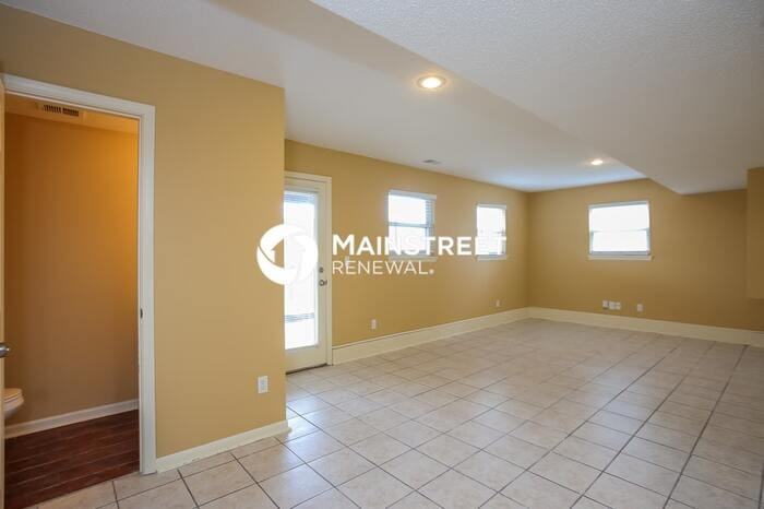 1221 Se Rosehill Dr - Photo 7 of 17