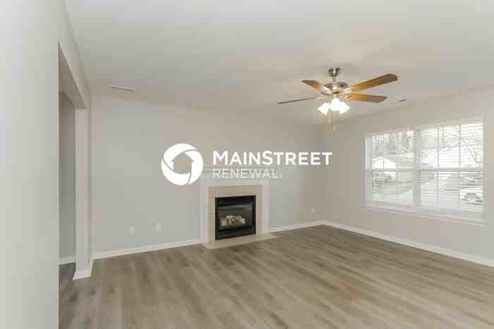 5728 Fairchase Ave - Photo 4 of 17