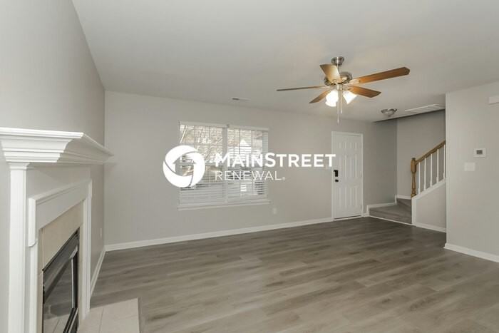 5728 Fairchase Ave - Photo 5 of 17