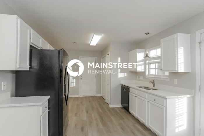 5728 Fairchase Ave - Photo 6 of 17