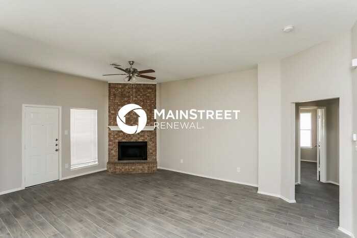 1146 Weaver St - Photo 3 of 17