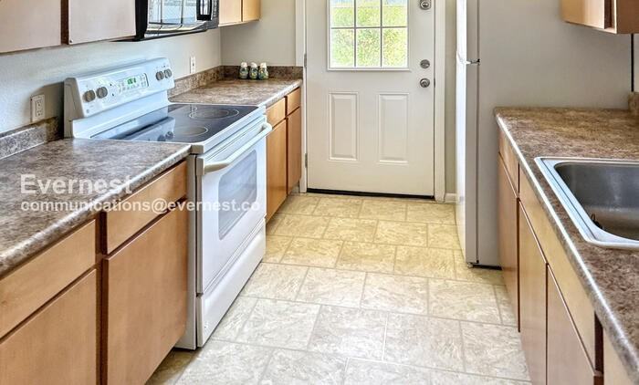 825 East 5th Street #B - Photo 3 of 18