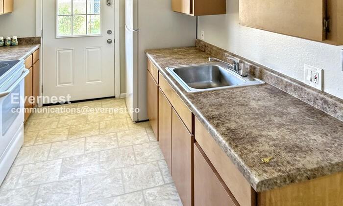 825 East 5th Street #B - Photo 4 of 18