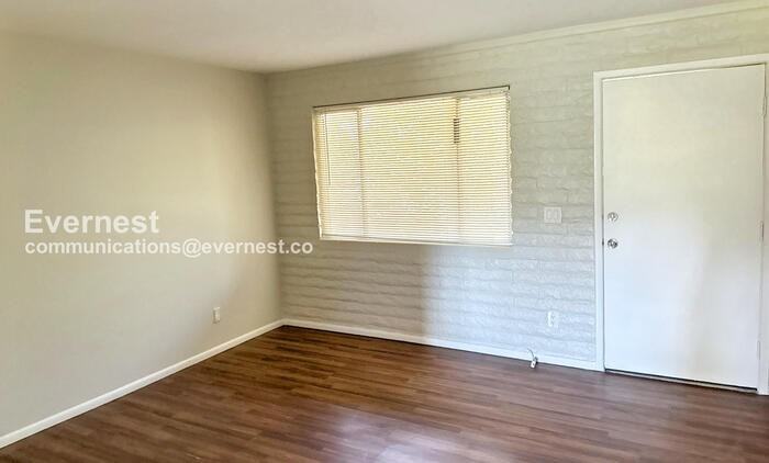 825 East 5th Street #B - Photo 6 of 18