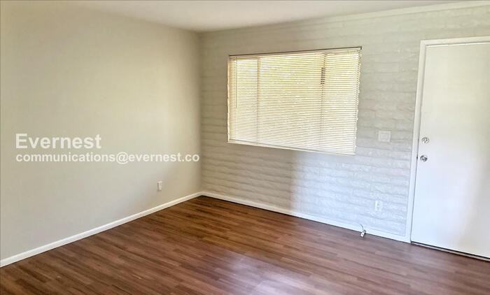 825 East 5th Street #B - Photo 7 of 18