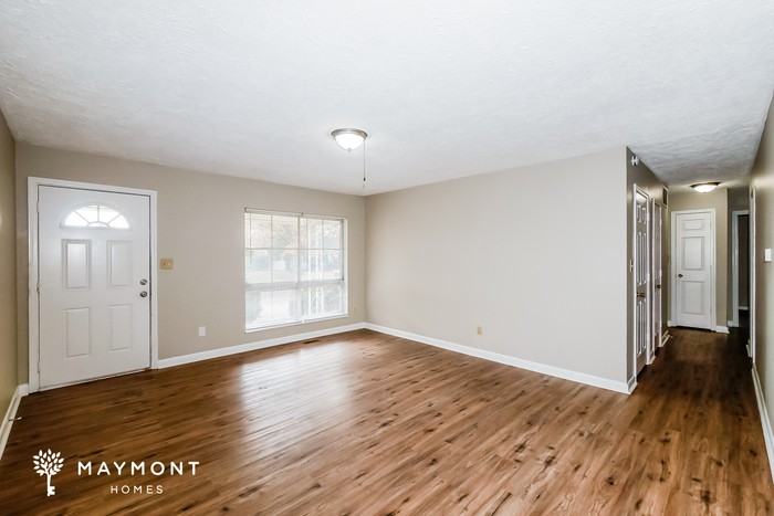 44 Hyde Park Row - Photo 4 of 12