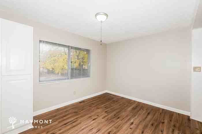 44 Hyde Park Row - Photo 5 of 12