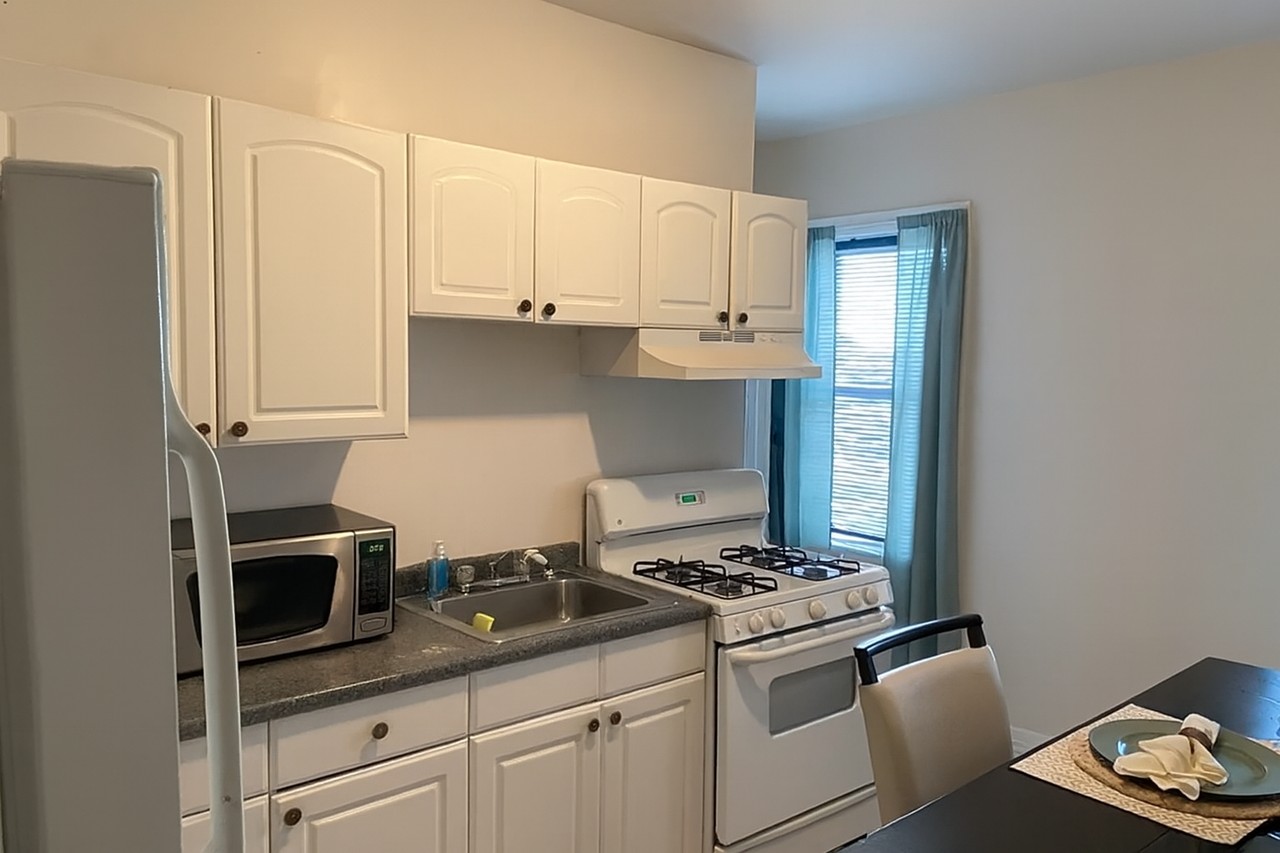 256 Union Street - Photo 5 of 15