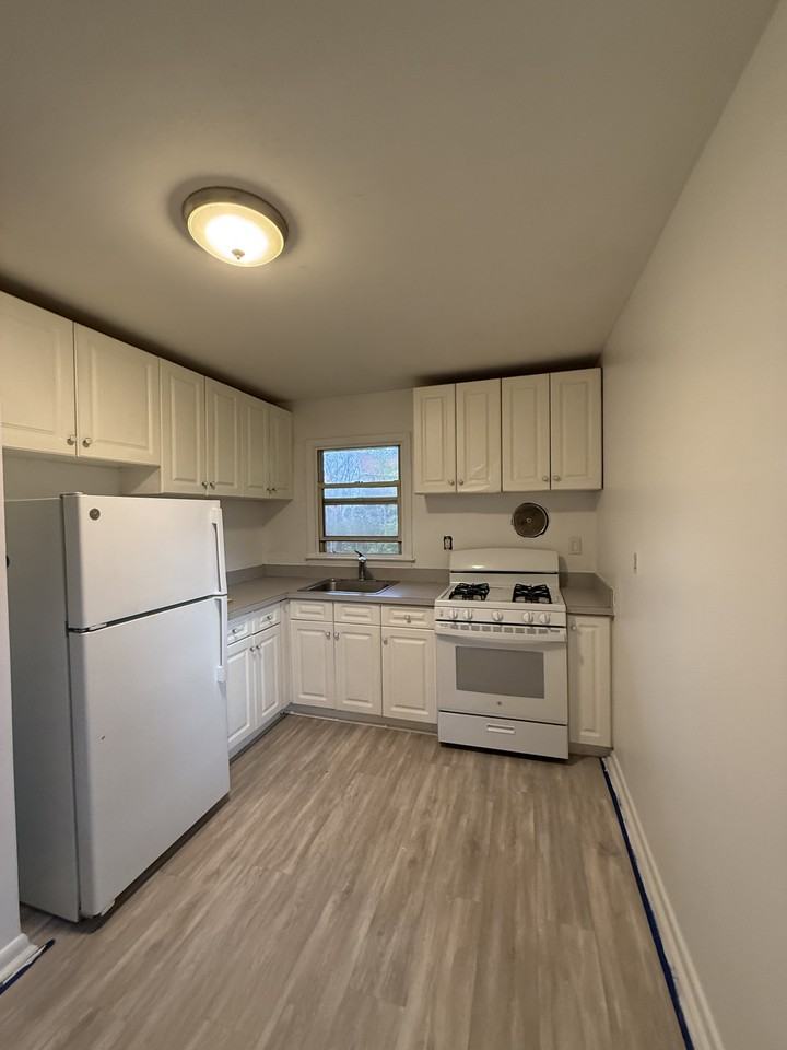 Bloomfield Ave & Centre St #2C - Photo 2 of 9