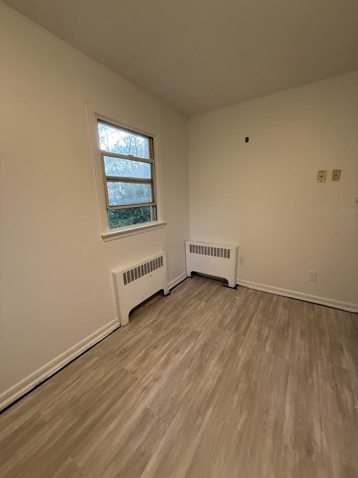 Bloomfield Ave & Centre St #2C - Photo 3 of 9