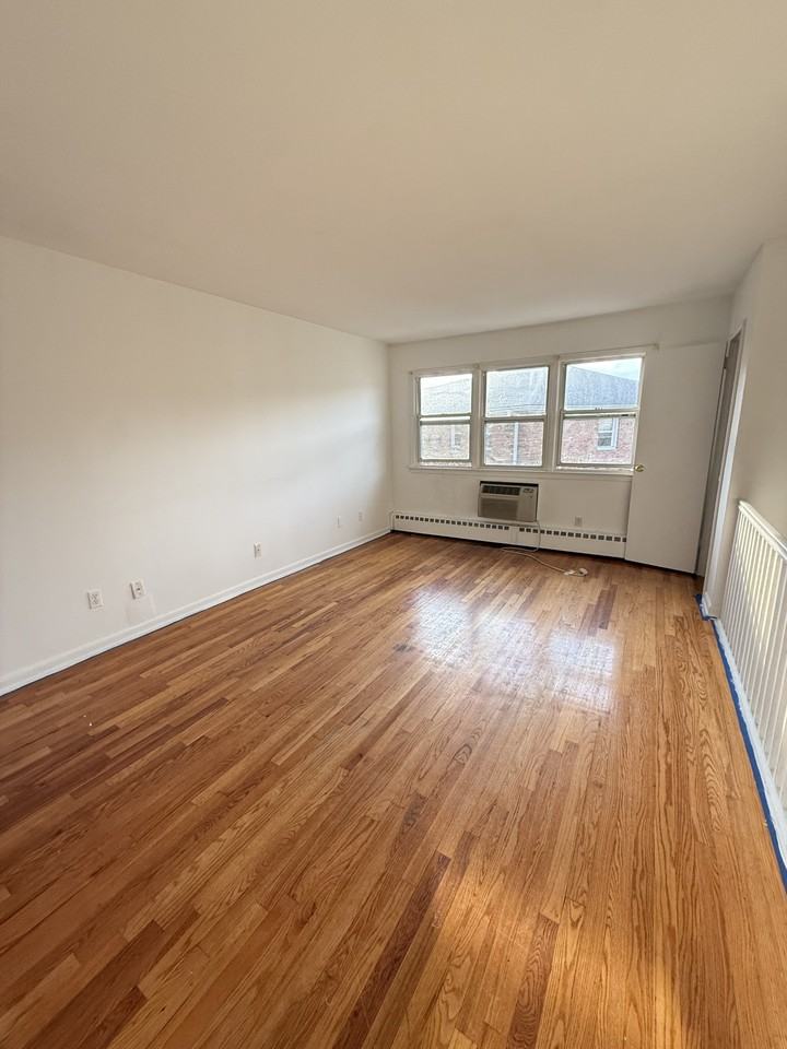 Bloomfield Ave & Centre St #2C - Photo 6 of 9