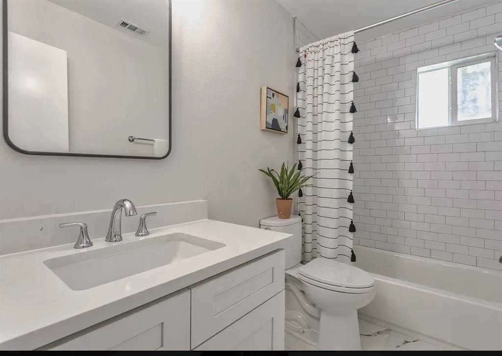 425 N Rosemont Ave #102 - Photo 2 of 9