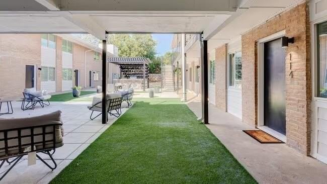 425 N Rosemont Ave #102 - Photo 5 of 9