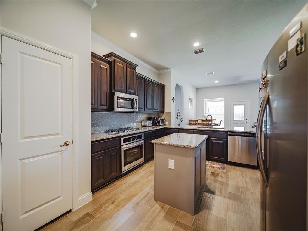 1809 Spinnaker Dr - Photo 3 of 18