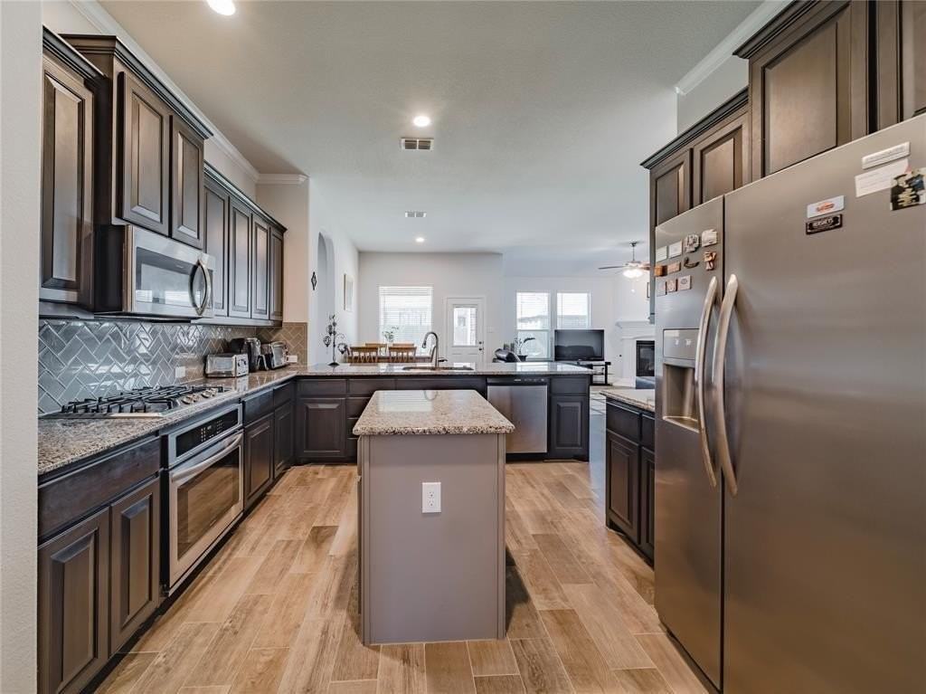 1809 Spinnaker Dr - Photo 4 of 18