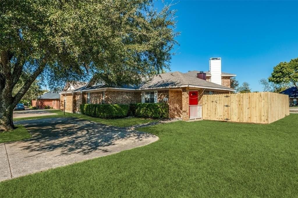 8940 Thompson Cir - Photo 2 of 15