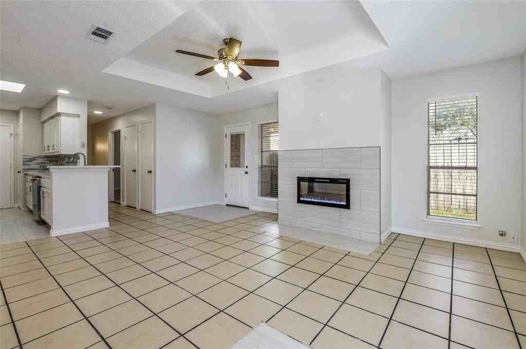 8940 Thompson Cir - Photo 4 of 15