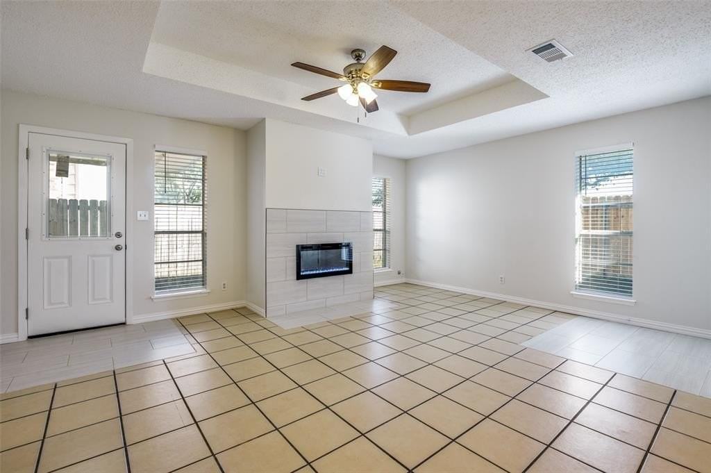 8940 Thompson Cir - Photo 5 of 15