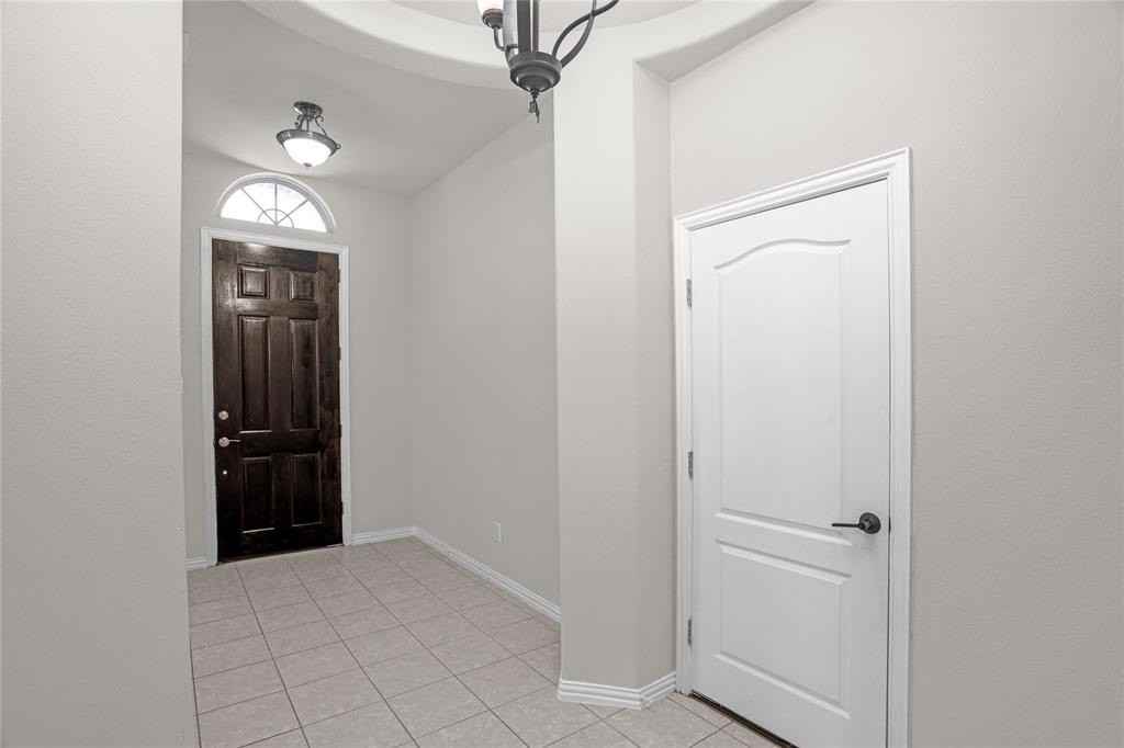 5728 Fox Chase Ln - Photo 3 of 33