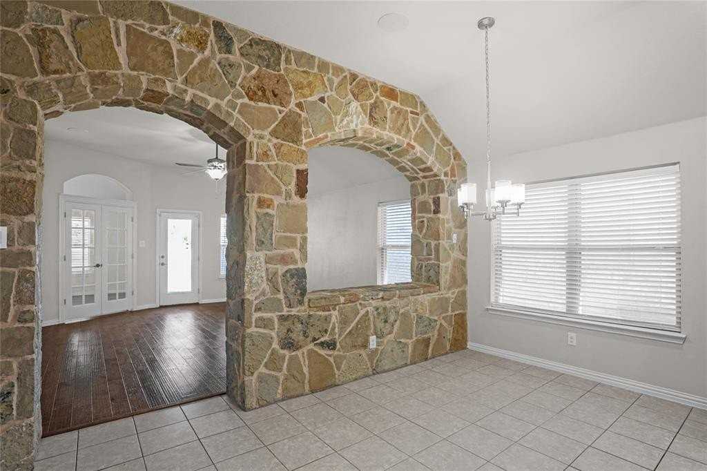 5728 Fox Chase Ln - Photo 7 of 33