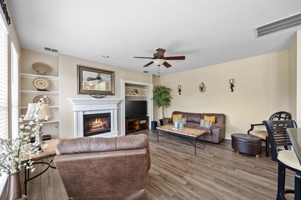 548 Hawken Dr - Photo 2 of 14