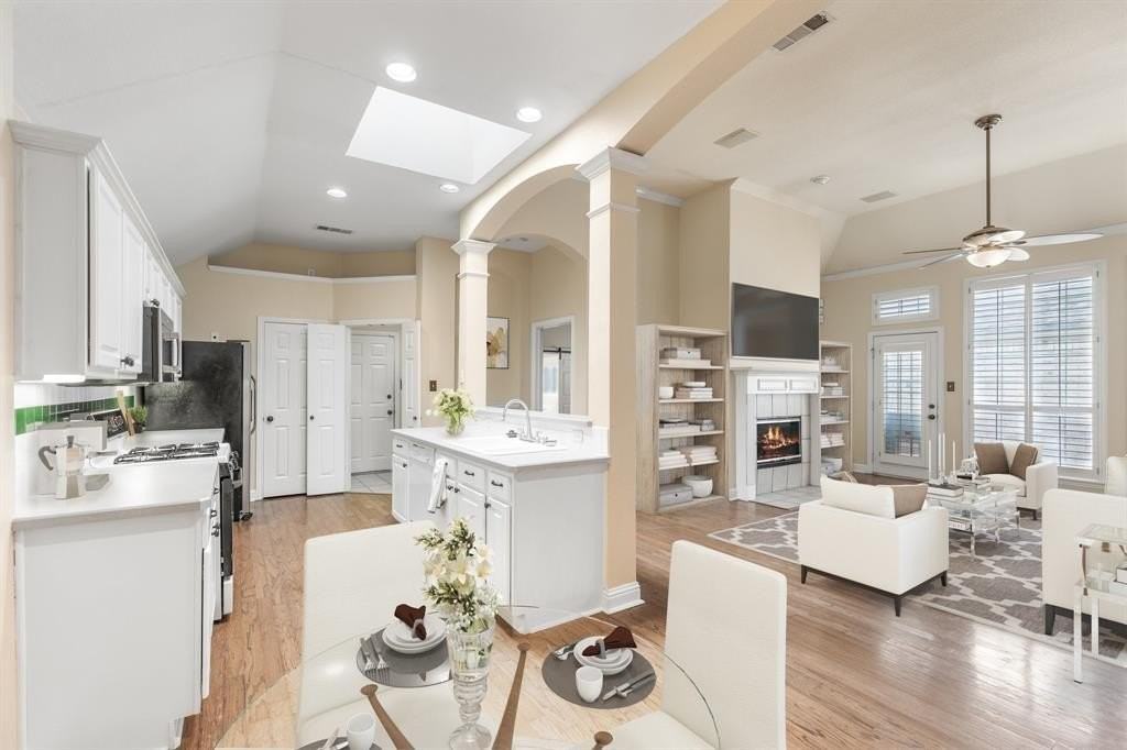 8013 Springmoss Dr - Photo 7 of 23