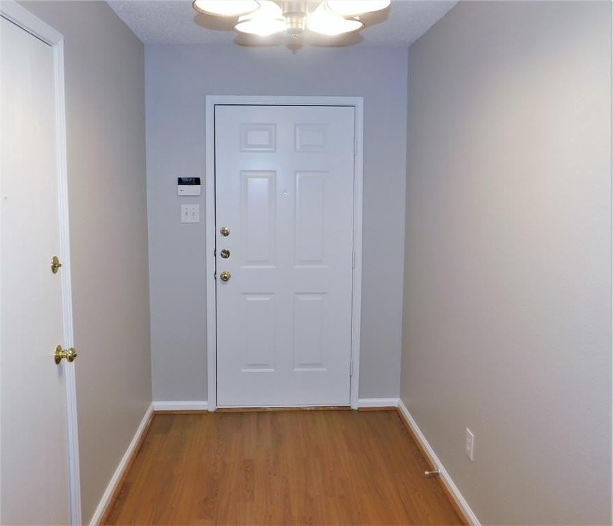 1404 Wenatchee Dr - Photo 3 of 32