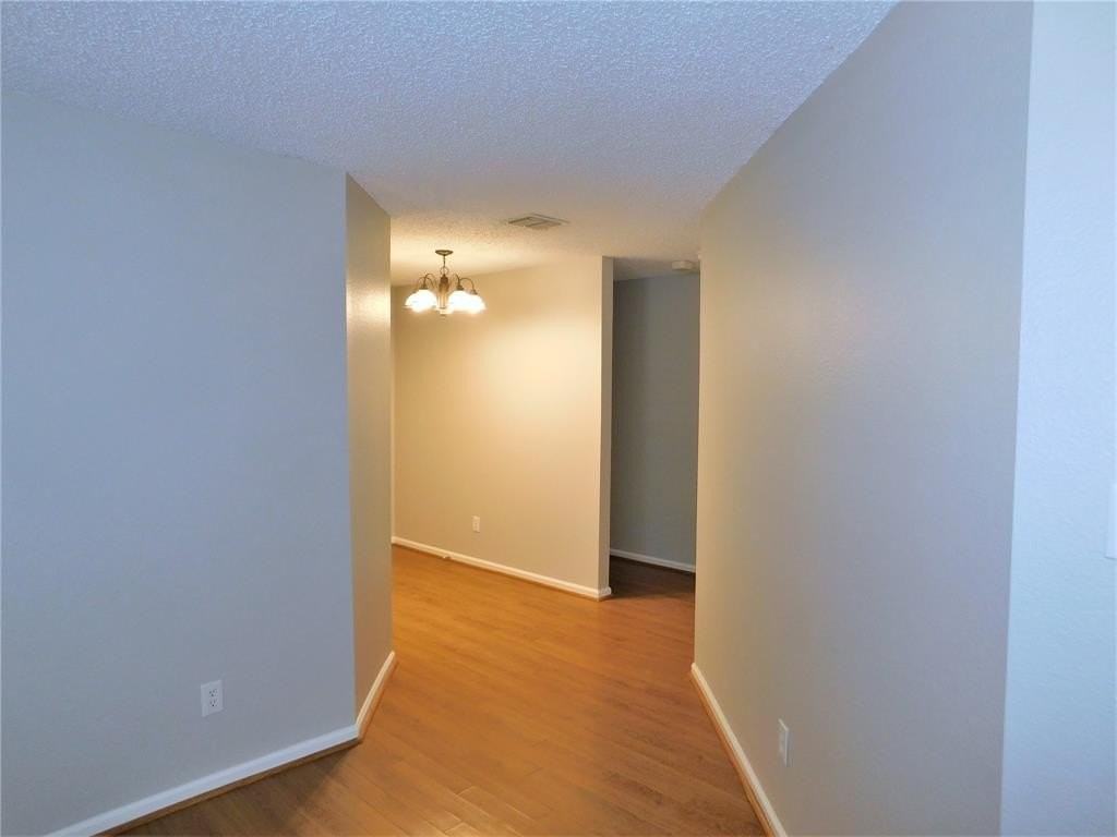 1404 Wenatchee Dr - Photo 4 of 32