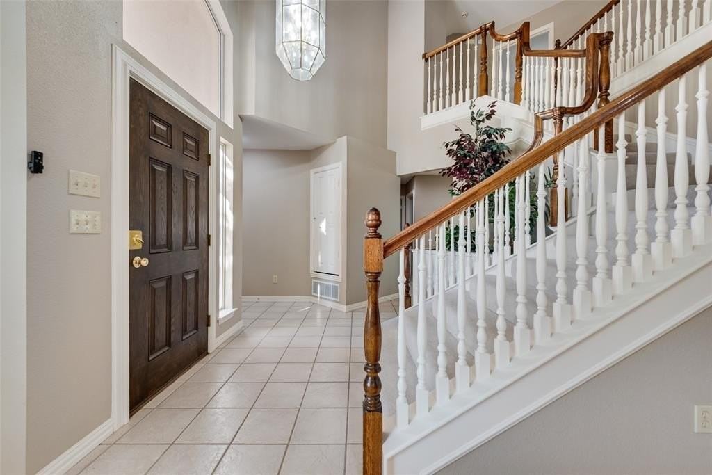 2569 Castle Cir - Photo 7 of 37