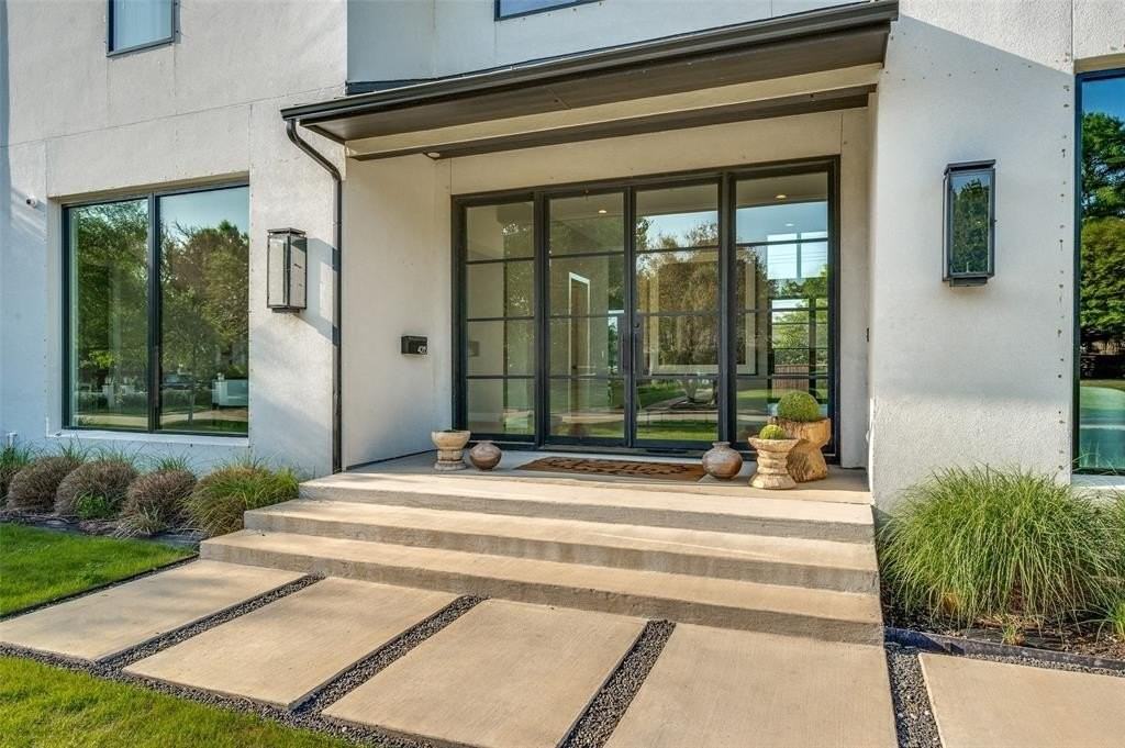 4215 Nashwood Ln - Photo 3 of 40