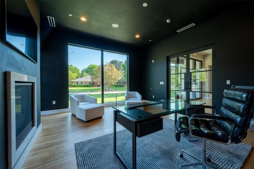 4215 Nashwood Ln - Photo 7 of 40