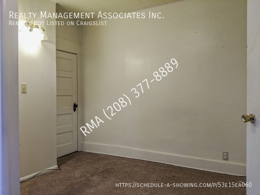 1019 N 16th St #1 - Photo 4 of 8