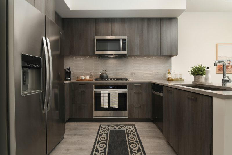 825 W Madison St - Photo 2 of 18