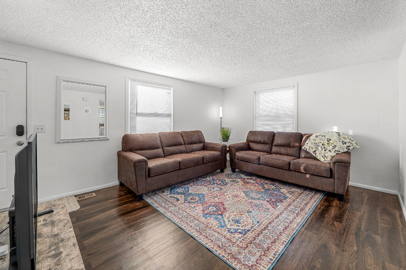 275 Sw #A - Photo 2 of 18