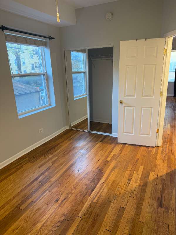 3816 W Ainslie St #1 - Photo 4 of 10