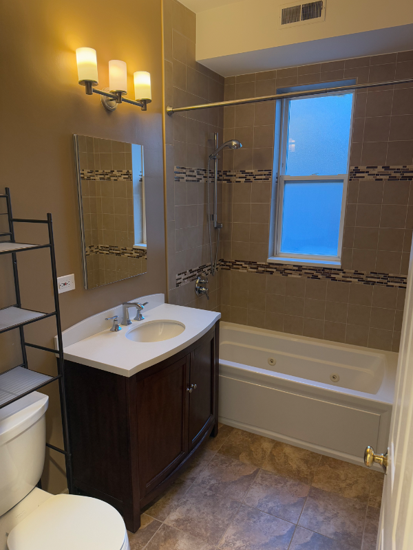 3816 W Ainslie St #1 - Photo 5 of 10