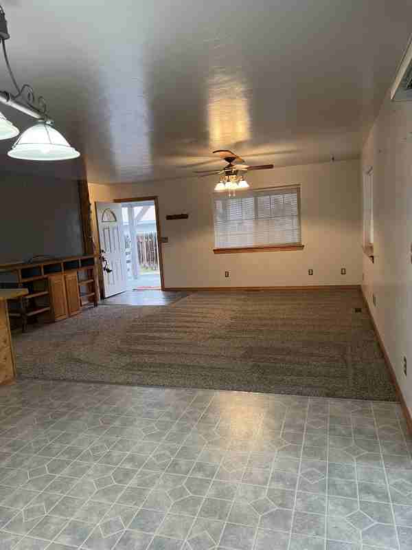 830 8th St W - Photo 4 of 20