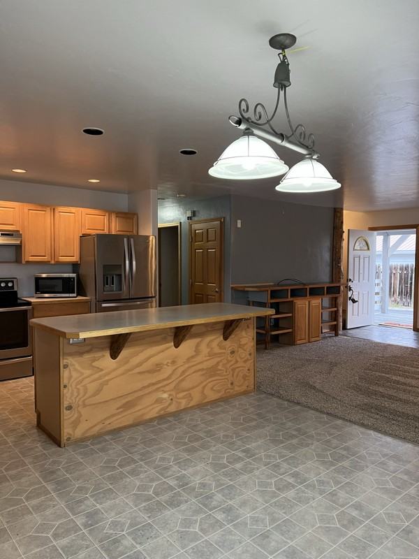 830 8th St W - Photo 6 of 20