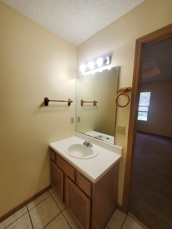 5671 S Franklin Ave - Photo 4 of 12