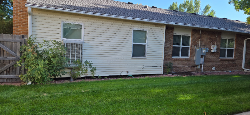 138 Willow Pl S - Photo 2 of 18